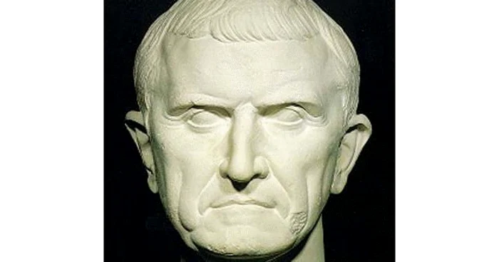 O statuie care îl reprezintă pe Marco Licino Craso