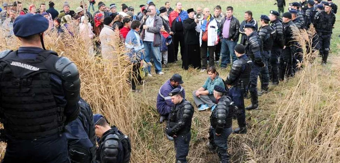 Proteste la Pungeşti faţă de exploatarea gazelor de şist FOTO Mediafax