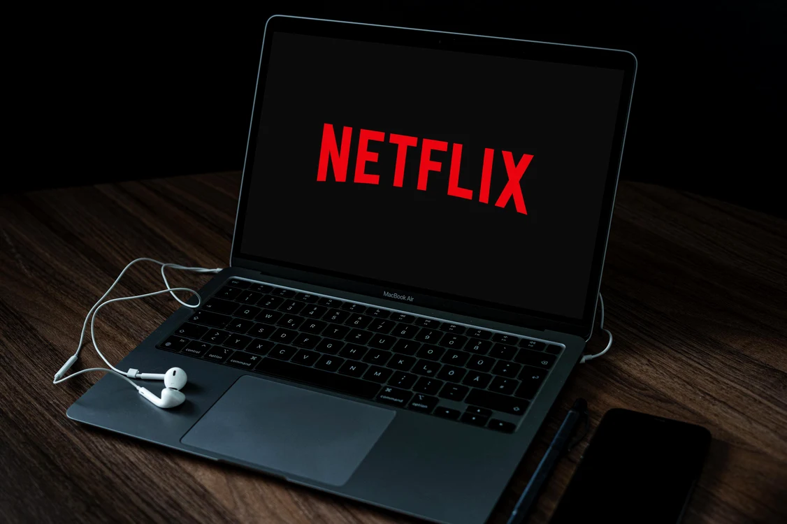 Serialul genial de pe Netflix care a oprit planeta în loc