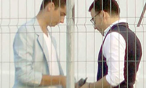I a dat amicului câteva sute de  lei şi a plecat spre hotel jpeg