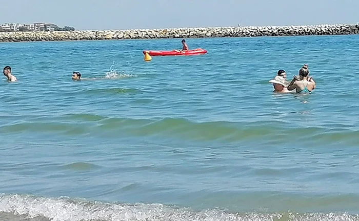 
    Tinerele nu se plâng: le place la mare, în vacanţăFoto: Andreea Dancu  