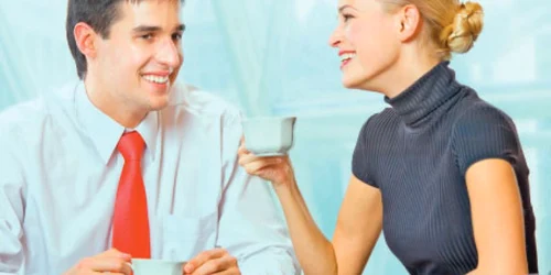 Domnii abia aşteaptă să le fie preparată o băutură caldă