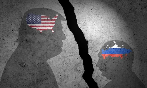 Siluetele lui Trump și Putin pe un fundal crăpat FOTO shutterstock jpg