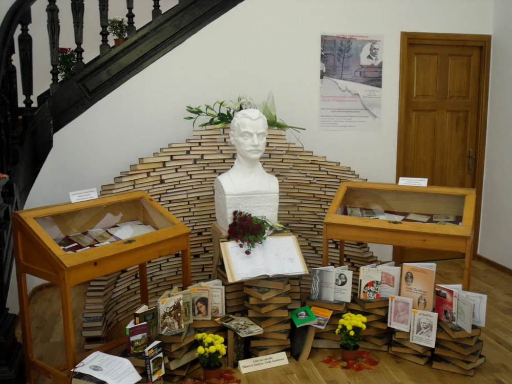 Biblioteca şi-a deschis azi porţile publicului