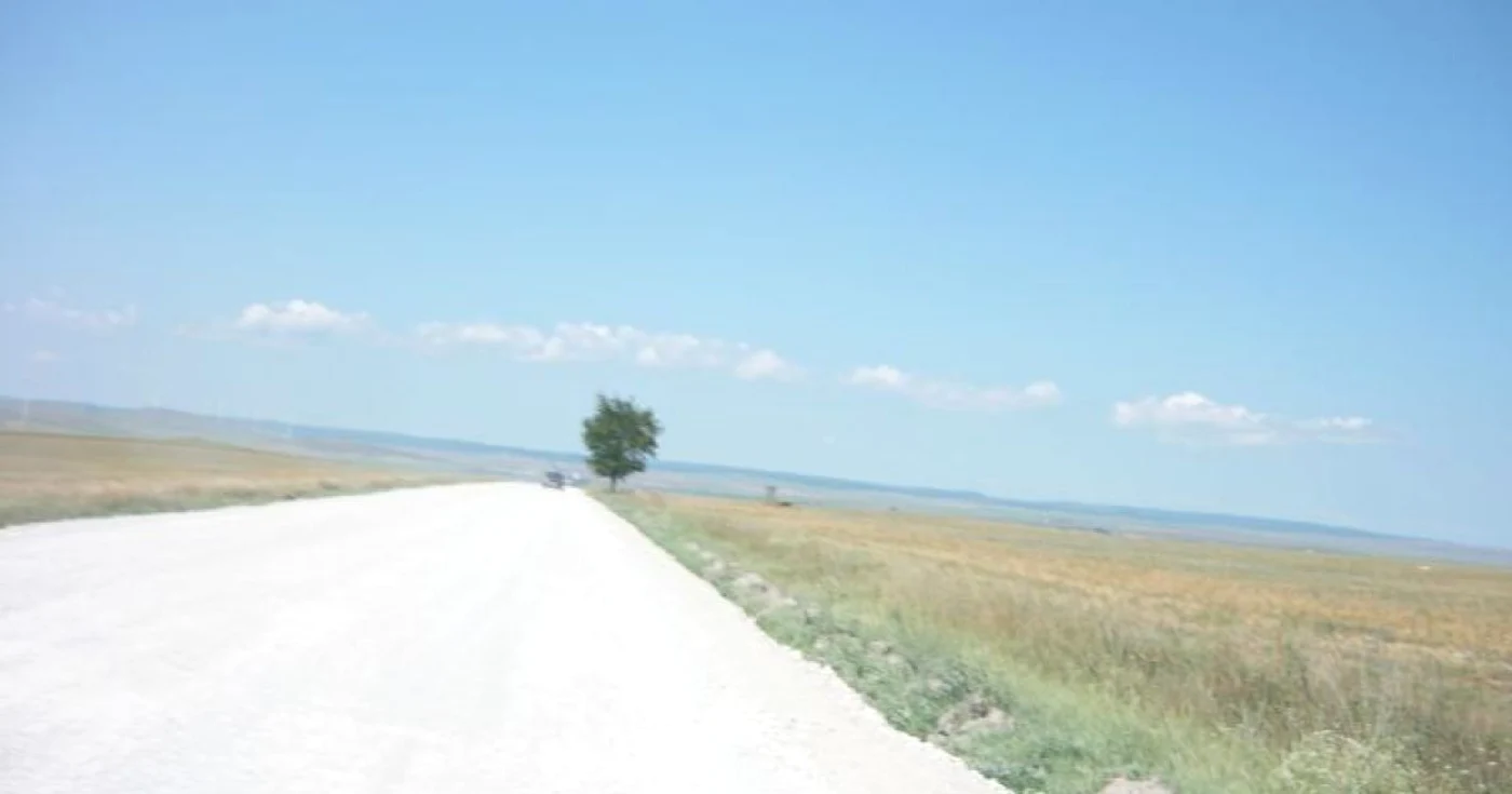 Drumul spre Constanţa, la ieşirea din localitatea Baia