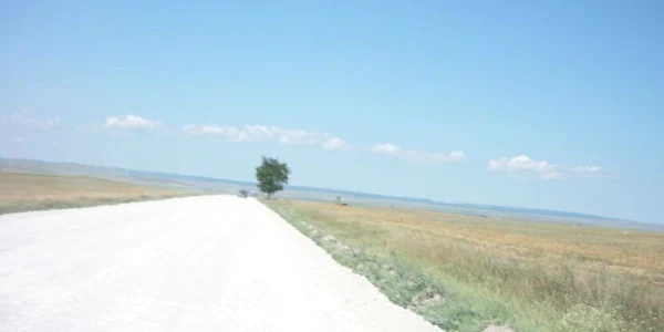 Drumul spre Constanţa, la ieşirea din localitatea Baia