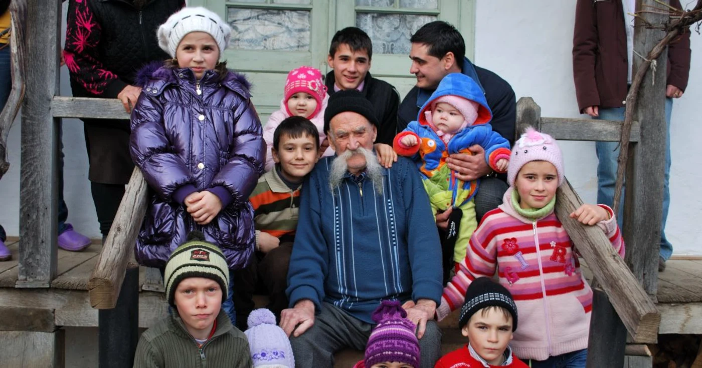 Bunicii cu mulţi nepoti ar putea câştiga bani frumoşi dacă se modifică legea FOTO Adevarul