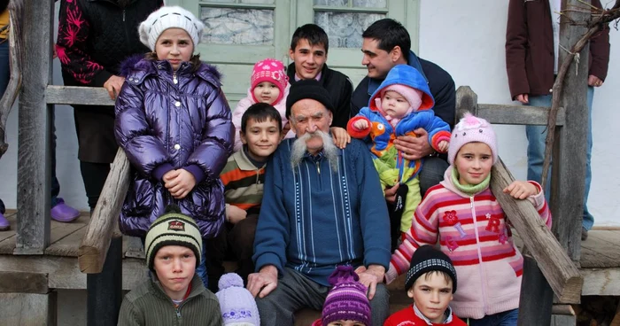 Bunicii cu mulţi nepoti ar putea câştiga bani frumoşi dacă se modifică legea FOTO Adevarul