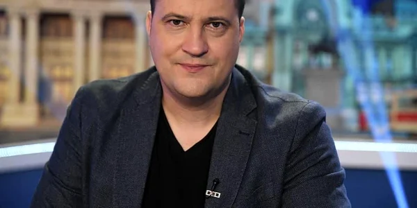 Serban Huidu, prezentator la Cronica Cârcotașilor sursa Prima  tv 