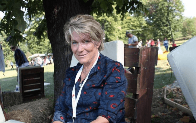 Irina Bossy-Ghica, în curtea ”Micului Trianon” de la Floreşti FOTO Diana Frîncu