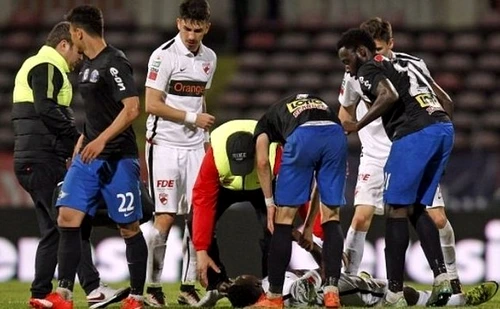 Jucătorul dinamovist Patrick Ekeng a murit, la 26 de ani, după ce s-a prăbuşit pe teren, la meciul cu FC Viitorul