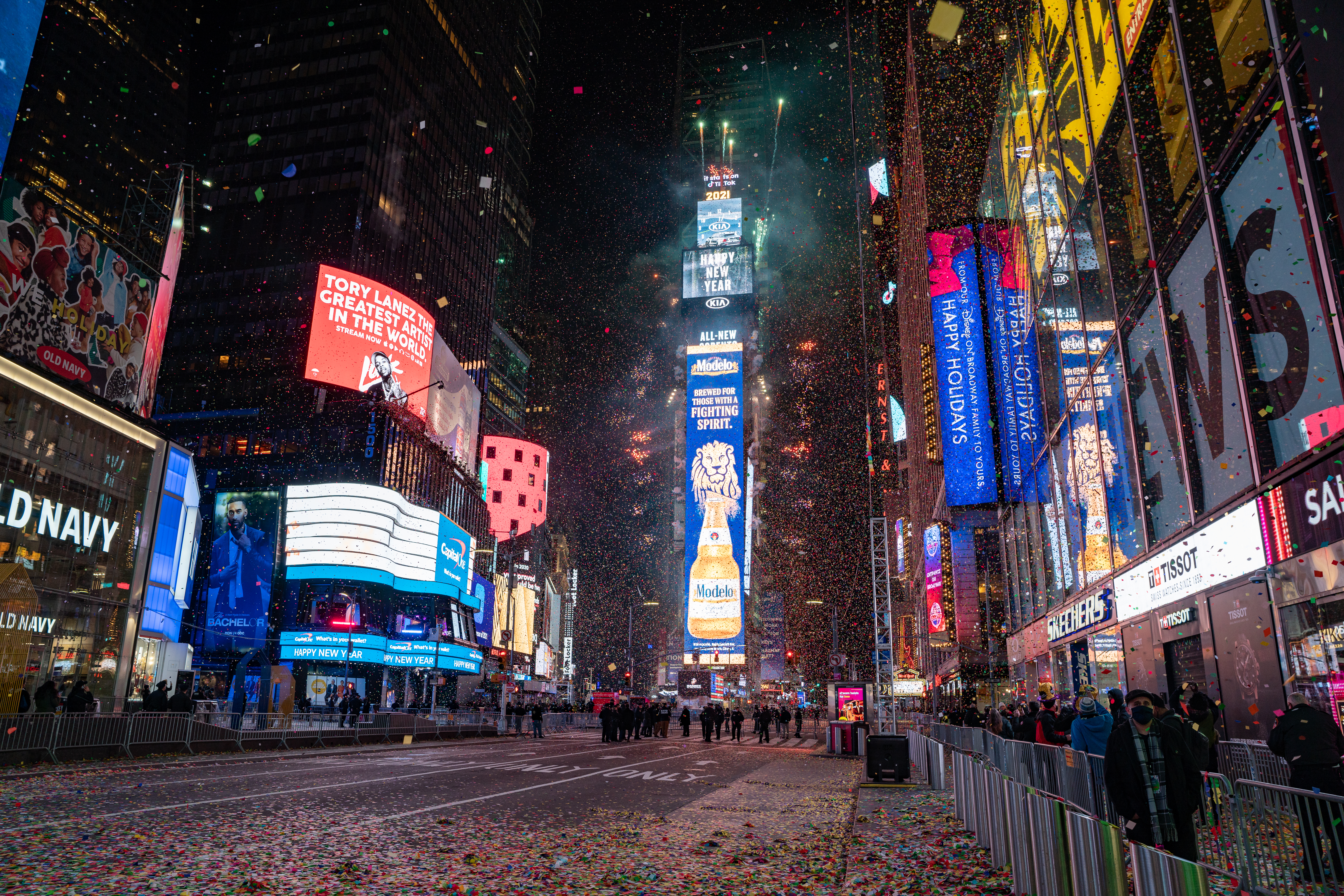 
    Doar 100 de persoane au asistat la concertul de Revelion din celebra Times Square din New Yorkfoto: Getty Images  