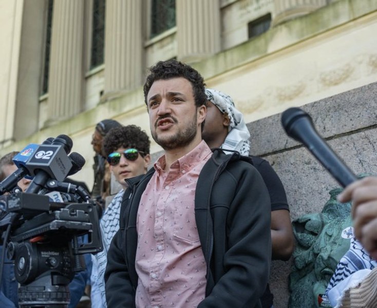 Liderul protestelor pro-palestiniene de la Universitatea Columbia a fost arestat și riscă deportarea. Trump a avertizat că urmează și alte arestări