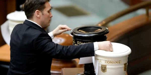 Dan Sova - vot in Senat FOTO Mediafax 