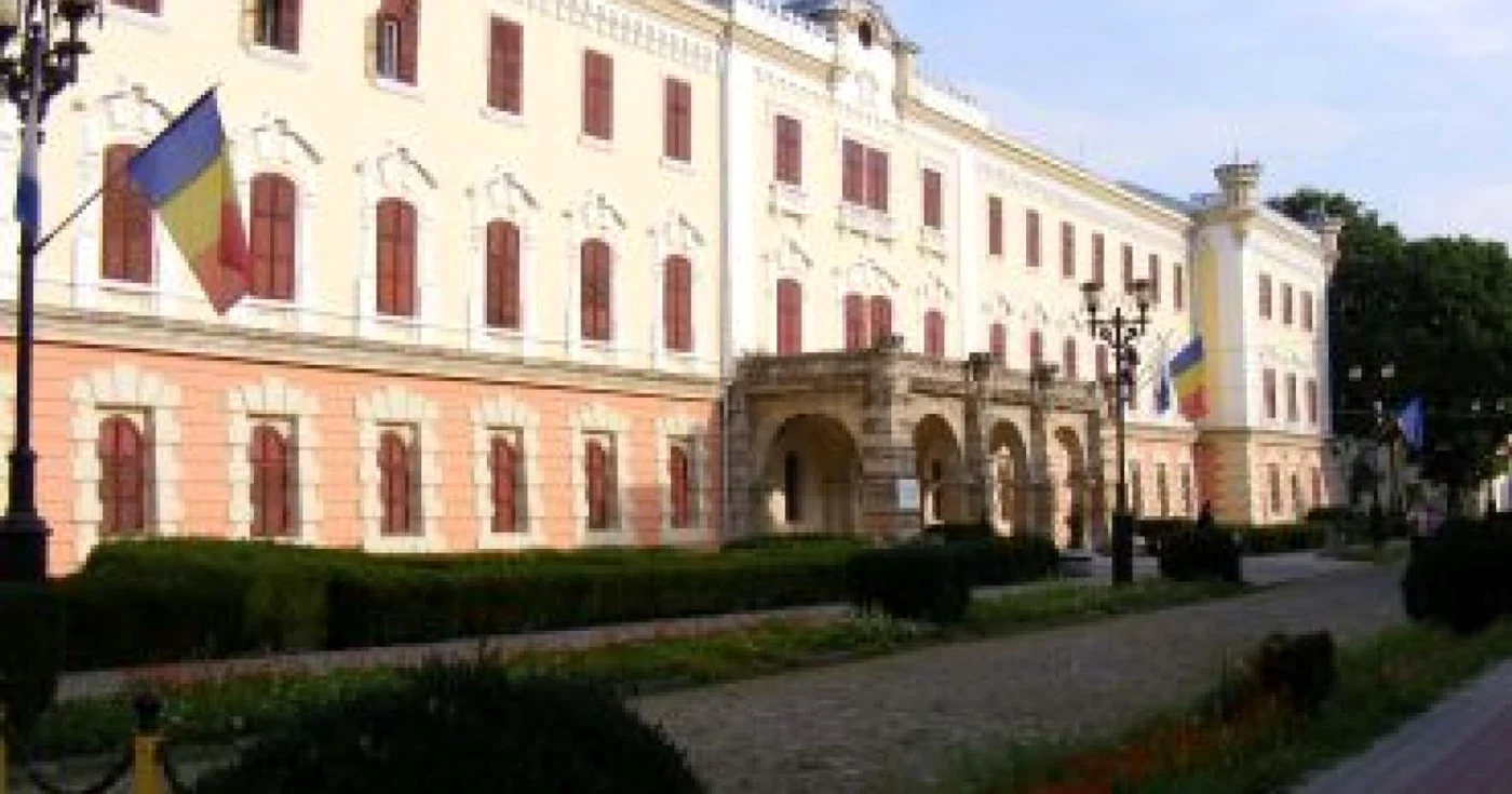 Alba Iulia: Pontul zilei. Expoziţie de pictură la muzeu
