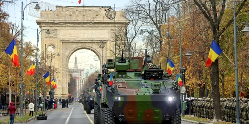 parada militara arcul de triumf Foto shutterstock 2393978453 jpg