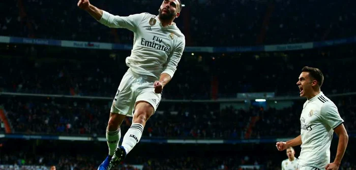 Jucăorul lui Real Madrid Daniel Carvajal se bucură după ce Daniel Wass de la Valencia şi-a înscris un autogol în partida  din La Liga dintre Real Madrid şi Valencia  desfăşurată pe stadionul Bernabeu din real Madrid Spania. FOTO Guliver-Gettyimages