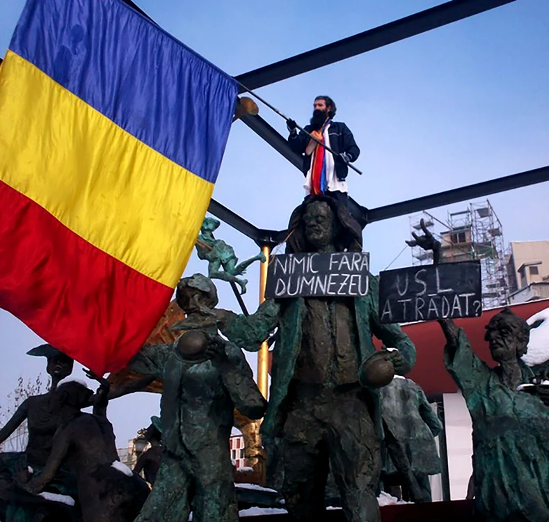 
    Cezar Avrămuță este nelipsit de la orice manifestație din Piața Universității  
