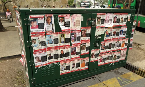 Afișe cu persoane dispărute în Guadalajara foto shutterstock jpg