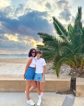 Livia Graur se mândrește cu fiica ei, Renata. Au fost și în Sardinia vara aceasta foto: Instagram