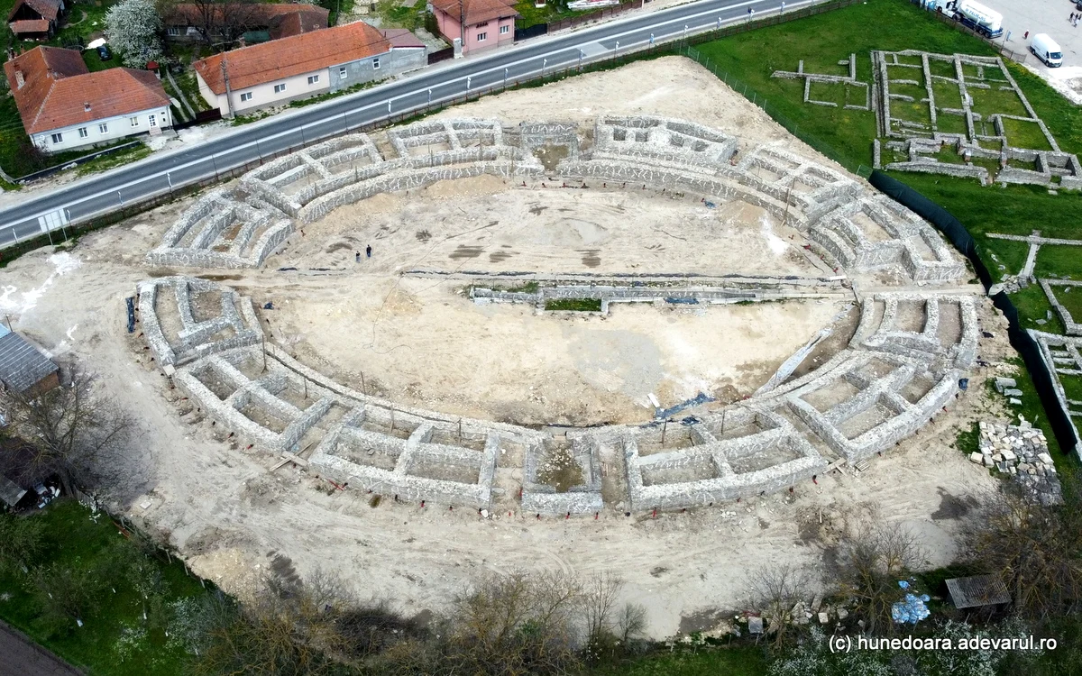 Amfiteatrul din Ulpia Traiana Sarmizegetusa. Foto: Daniel Guță