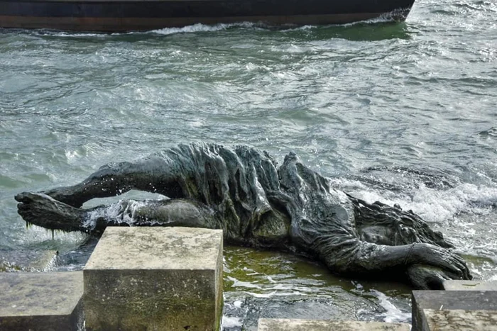 Monumento alla Partigiana - Veneţia