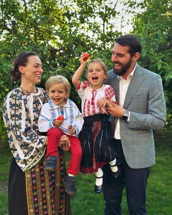 Nicolae si Alina ai Romaniei de Paște jpg