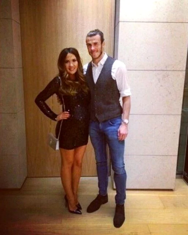 Emma îl însoţeşte pe Bale la evenimentele de caritate sau la petrecerile oficiale