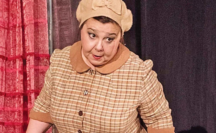 
    Mirela Stoian  este menajeră  în spectacol  