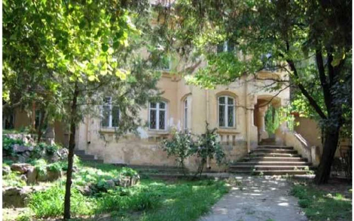 Clădirea de pe strada Gloriei, înainte de a se începe investiţia FOTO Arhivă Adevărul