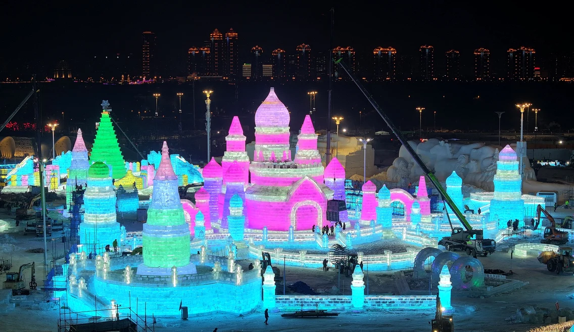 Cel mai mare parc tematic de iarnă din lume se deschide în China FOTO: X/ @EDNewsChina 