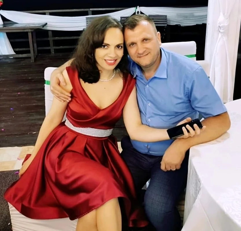 Raluca de la trupa Angels, alături de soțul său. Sursă: Click!