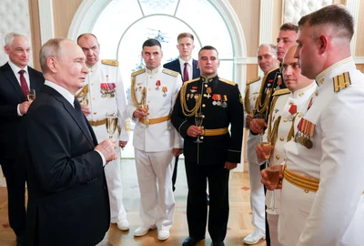 Vladimir Putin, după o ceremonie de înmânare a decorațiilor de stat de Ziua Marinei Ruse FOTO Profimedia