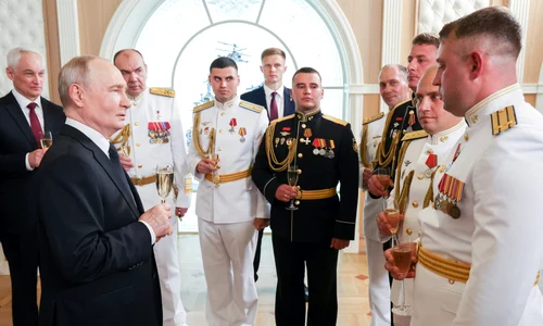 Vladimir Putin, după o ceremonie de înmânare a decorațiilor de stat de Ziua Marinei Ruse FOTO Profimedia