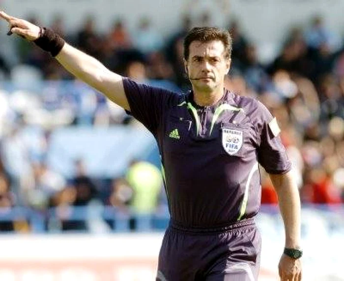 Kiros Vasaras a  fost arbitru internaţional