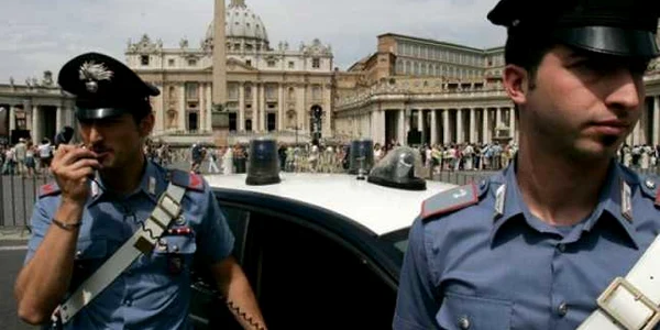 Pentru că nu le ajung banii, poliţiştii italieni muncesc noaptea, la negru