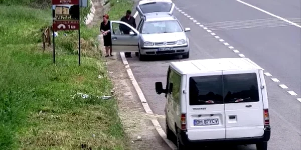 Maşină confiscată după ce pasagerii au aruncat gunoiul pe marginea şoselei