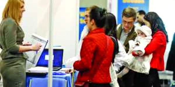 Medicii au venit cu familia să depună cv-ul pentur un job în străinătate