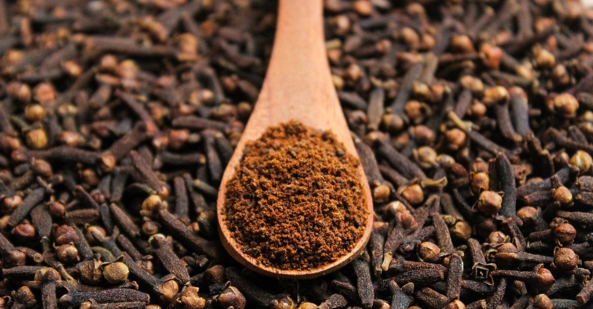 Condimentul folosit de toți românii care provoacă somnolență, dar și stare de oboseală. Mulți îl folosesc în majoritatea mâncărurilor