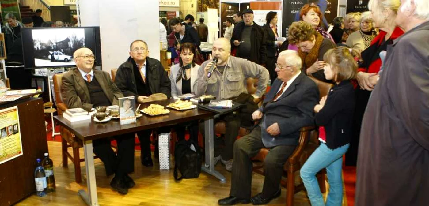 Dela stânga la dreapta: Dan Puican, Virgil Ogăşanu, Annie Muscă, Ion Dodu Bălan. Foto:Eduard Enea
