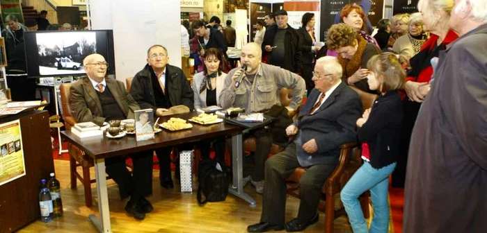 Dela stânga la dreapta: Dan Puican, Virgil Ogăşanu, Annie Muscă, Ion Dodu Bălan. Foto:Eduard Enea