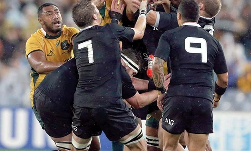 Jerome Kaino  e titular în  naţionala  Noii Zeelande,  deşi e născut în  Samoa de Est jpeg