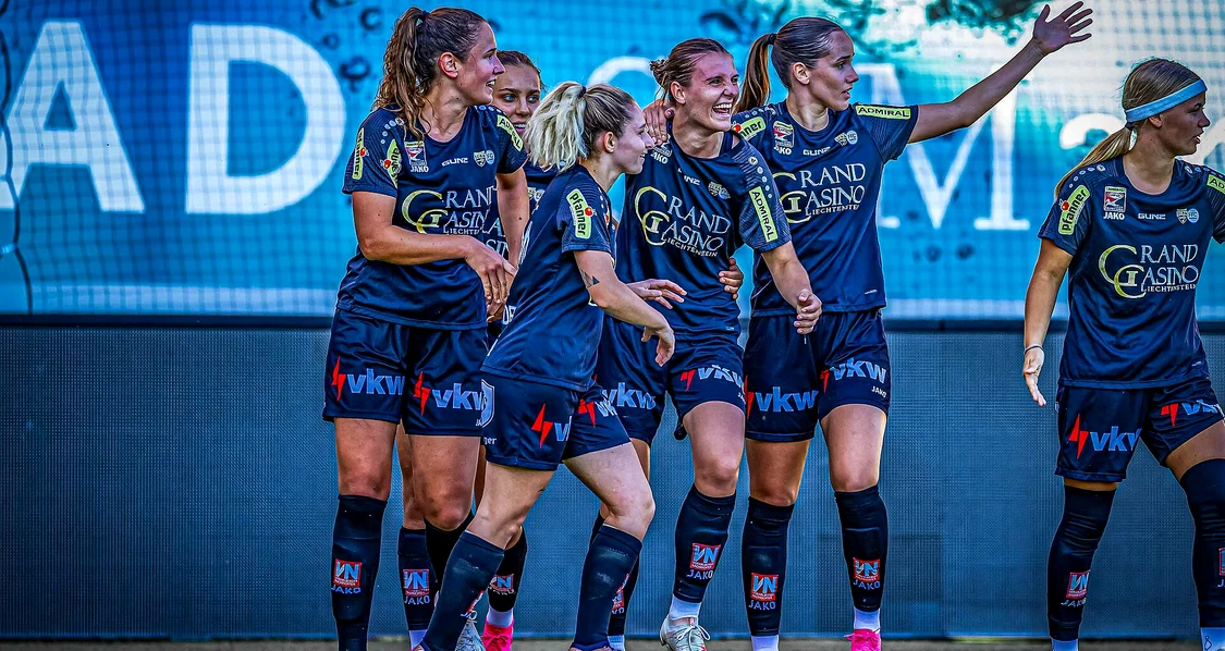 Fotbalistele austrice, filmate în vestiar de un arbitru. Foto SCR Altach