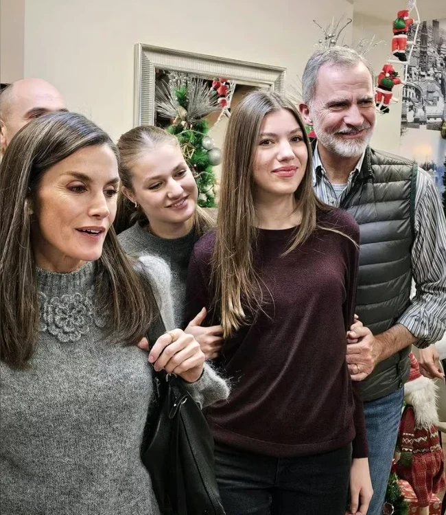Regele Felipe, Regina Letizia, Sofia și Leonor jpg