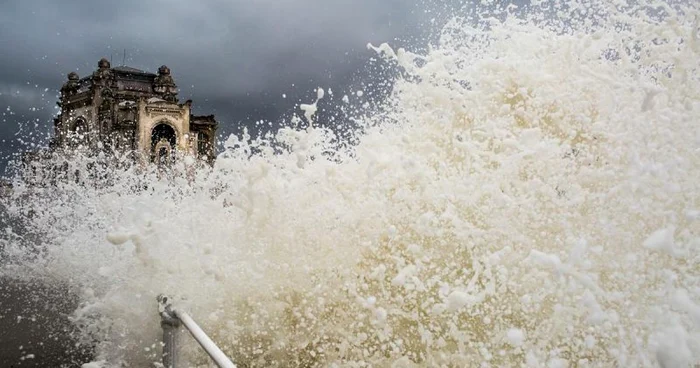 Marea înfuriată FOTO Gabriel Botezatu