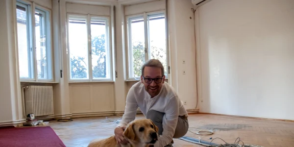 Dominic şi câinele Lexi