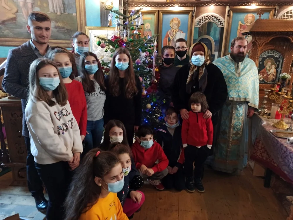 Decoraţiunile au fost donate bisericilor din Peştilşani