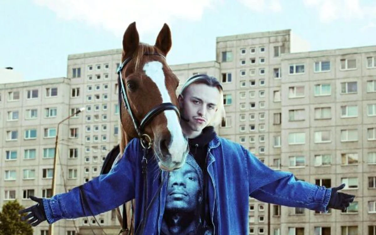 Tommy Cash ironizează în piesele sale elemente de prost gust din ţările post-sovietice. FOTO: Arhiva artist/Facebook