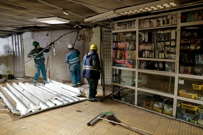 Ministrul
Transporturilor, Cătălin Drulă, a pus protestul pe
seama anunţului privind eliberarea spaţiilor comerciale şi i-a sfătuit pe
angajaţii de la metrou să nu se lase amăgiţi. Foto Inquam Photos / George Calin