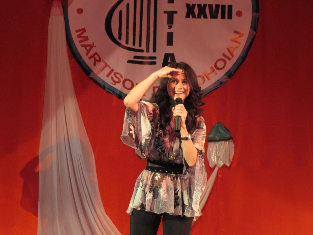 Mădălina Manole a ridicat scena în picioare la Dorohoi de mărţişor